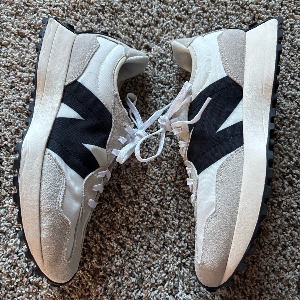 Women’s New Balance 327 Sneakers